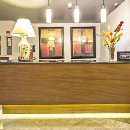 Ritz Astor Hotel Makati City Extérieur photo