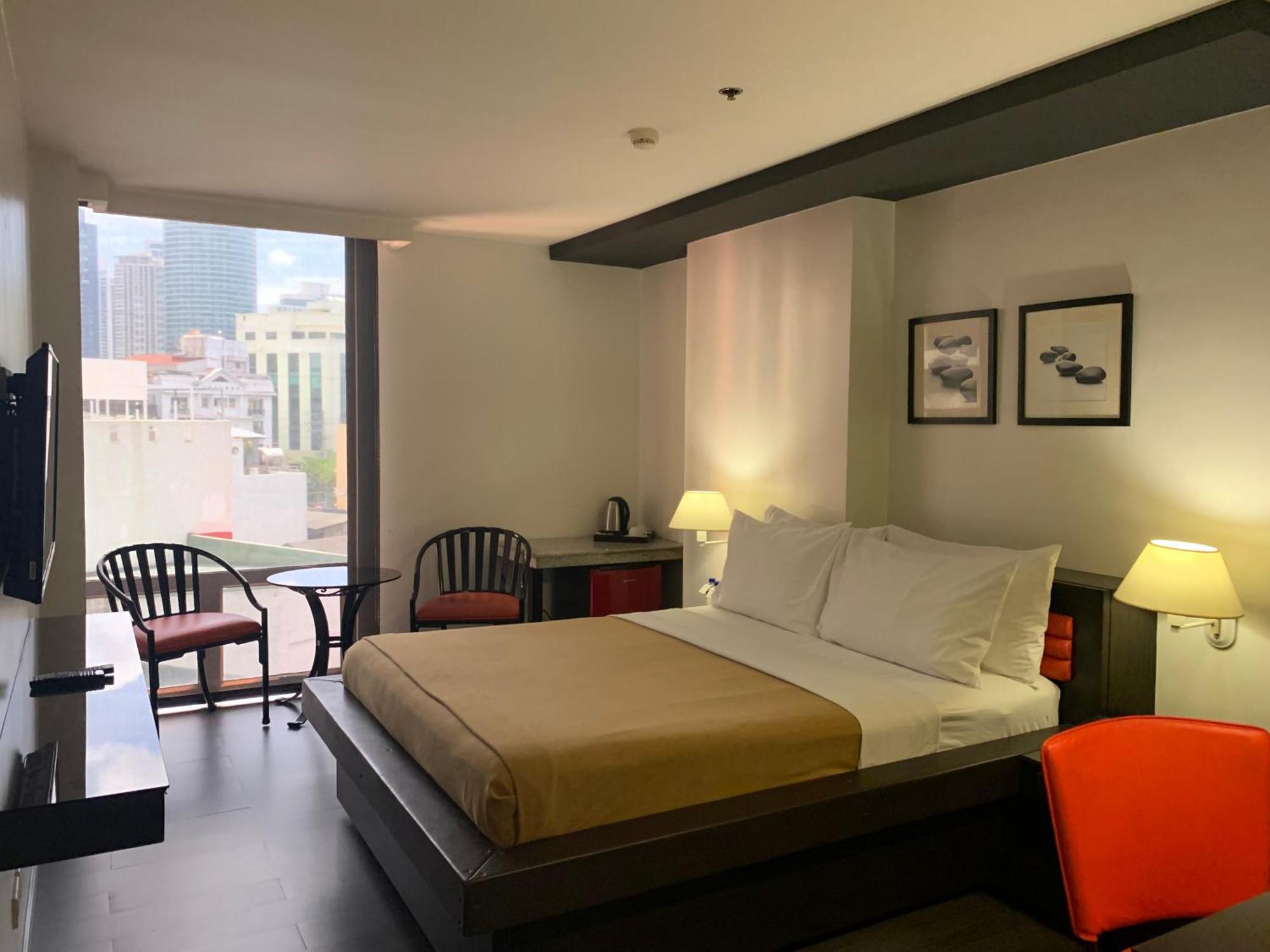 Ritz Astor Hotel Makati City Extérieur photo