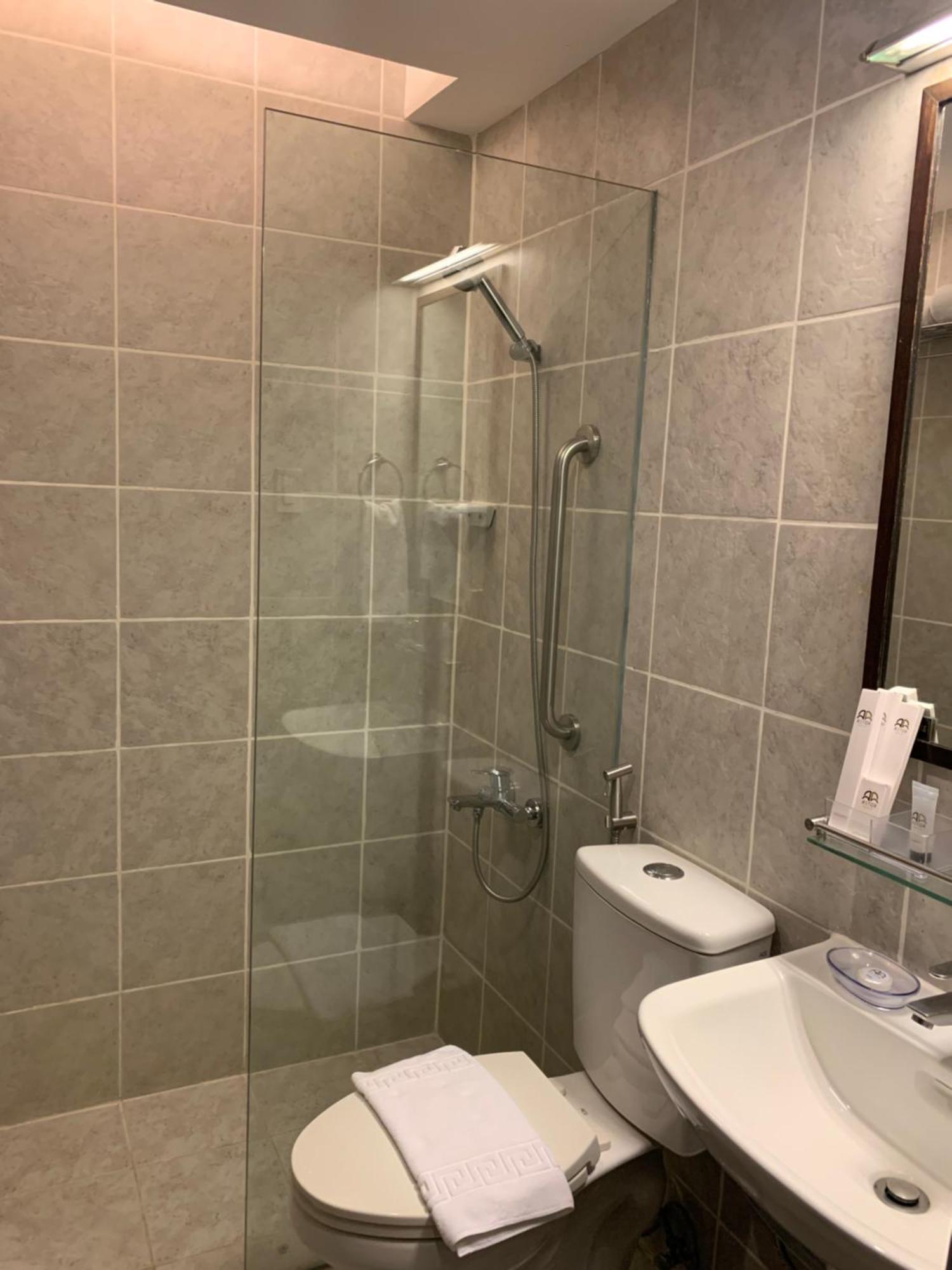 Ritz Astor Hotel Makati City Extérieur photo