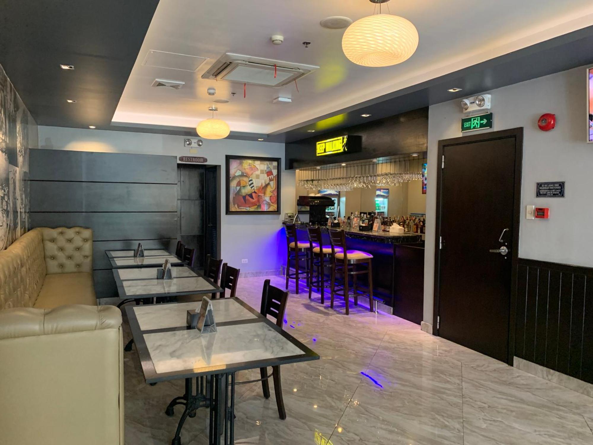Ritz Astor Hotel Makati City Extérieur photo