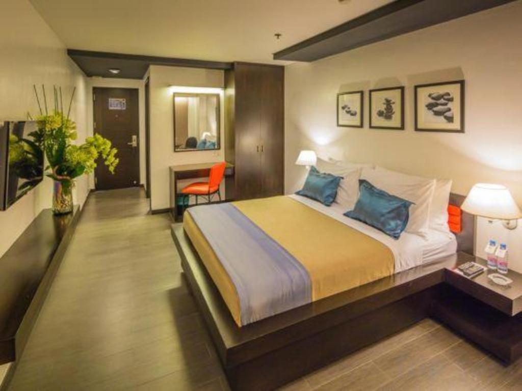 Ritz Astor Hotel Makati City Extérieur photo