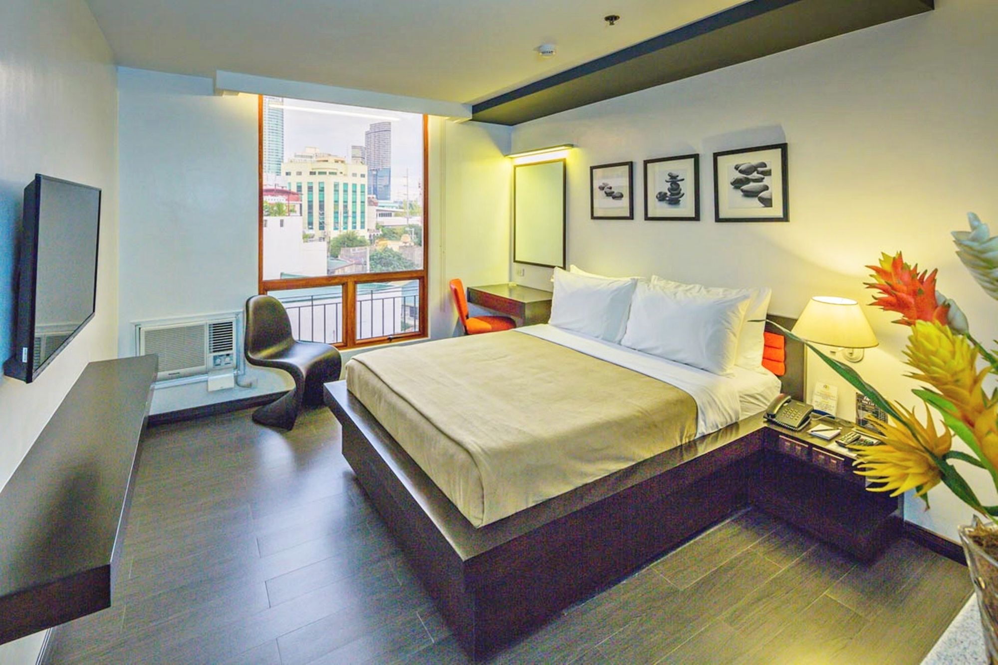 Ritz Astor Hotel Makati City Extérieur photo